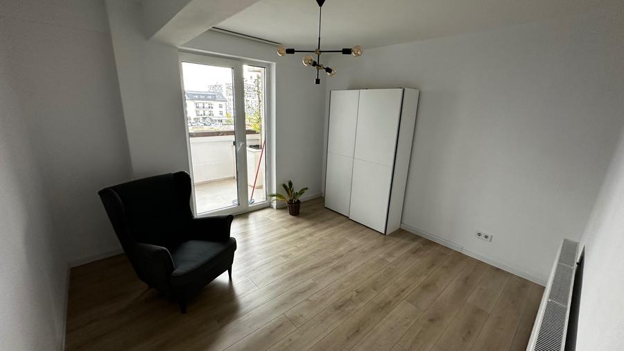 Apartament cu 3 camere semidecomandat în Central
