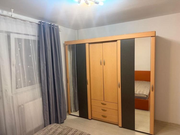 Apartament cu 3 camere decomandat în Exterior Vest