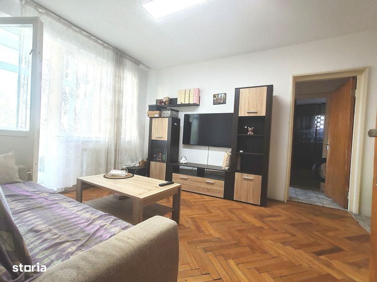 Apartament cu 2 camere semidecomandat în Craiovei