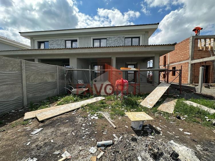 Duplex cu 5 camere cu Canalizare în Săcălaz