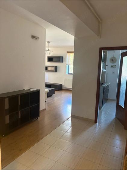 Apartament cu 3 camere decomandat în Exterior Vest