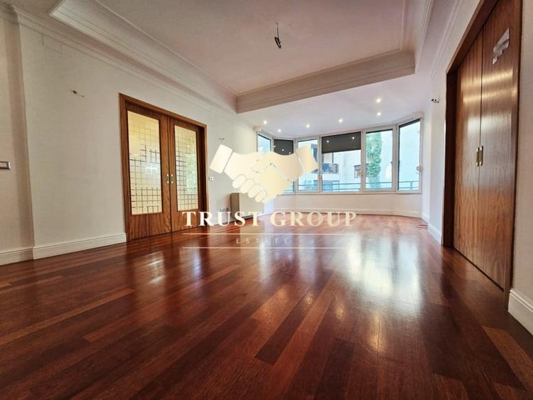Apartament cu 3 camere semidecomandat, mobilat în Arcul de Triumf