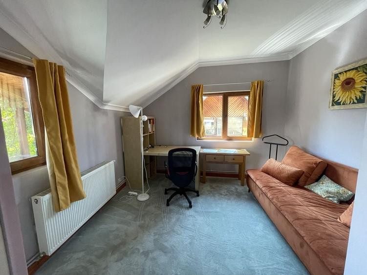Casă cu 4 camere cu Teren 230 Mp în Pietrișu