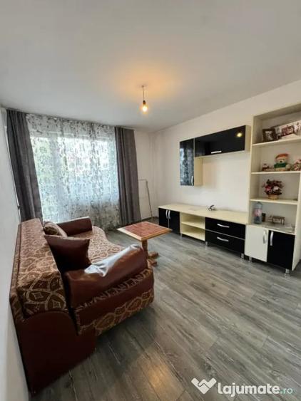 Apartament cu 2 camere decomandat în Hotvon