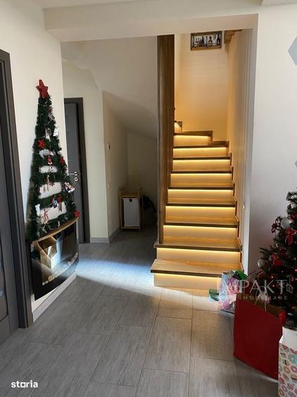 Casă cu 4 camere în Sânnicoară