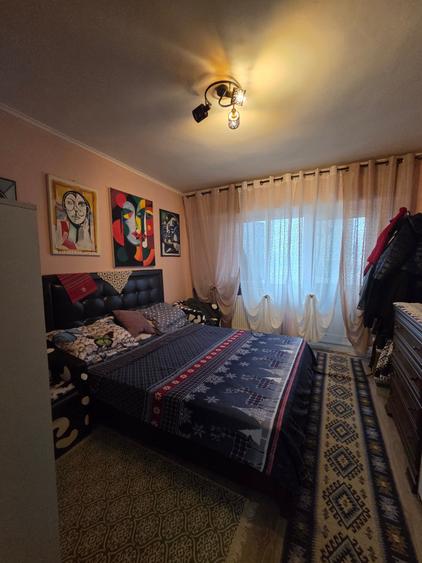 Apartament cu 4 camere decomandat în Central