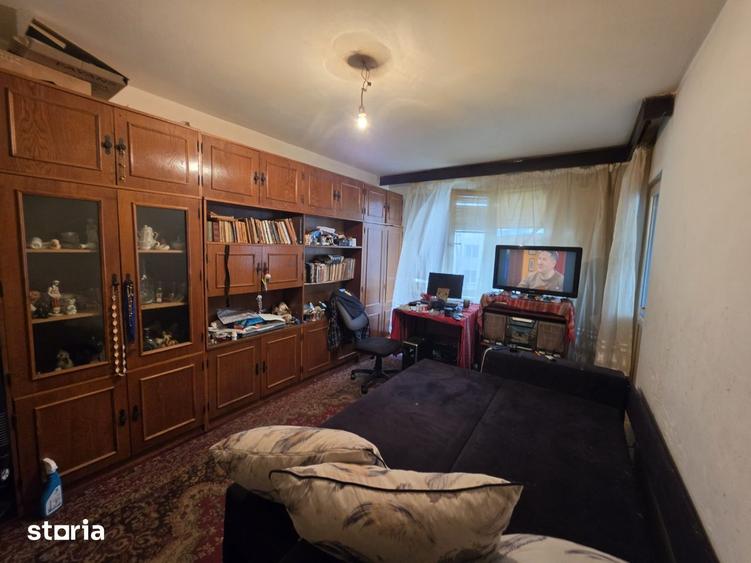 Apartament cu 3 camere decomandat în Ozana
