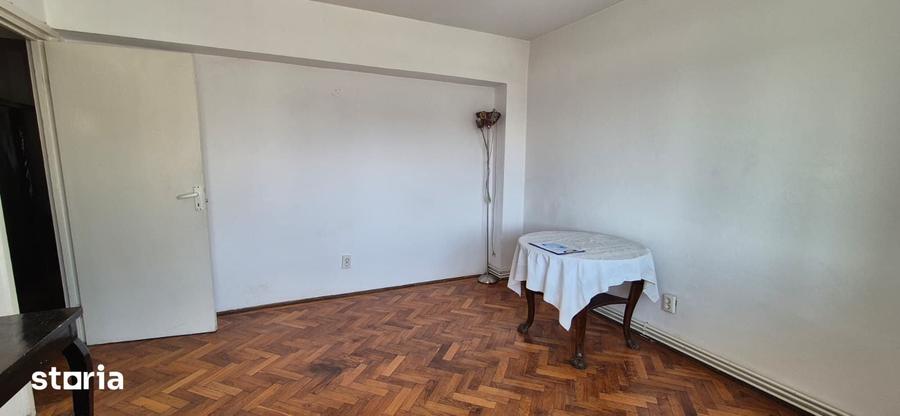 Apartament cu 3 camere în Romanilor