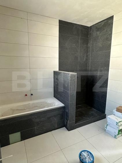 Casă individuală cu 4 camere cu Canalizare în Unirea