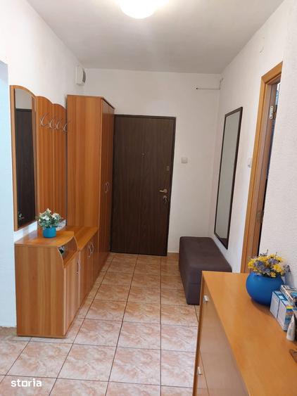 Apartament cu 3 camere decomandat în Nerva Traian