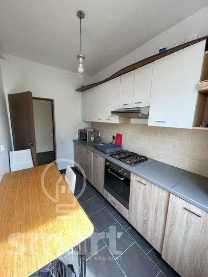 Apartament cu 3 camere semidecomandat în Andrei Mureșanu