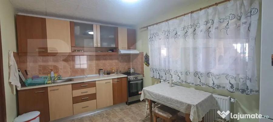 Casă cu 5 camere cu Teren 500 Mp în Feldioara