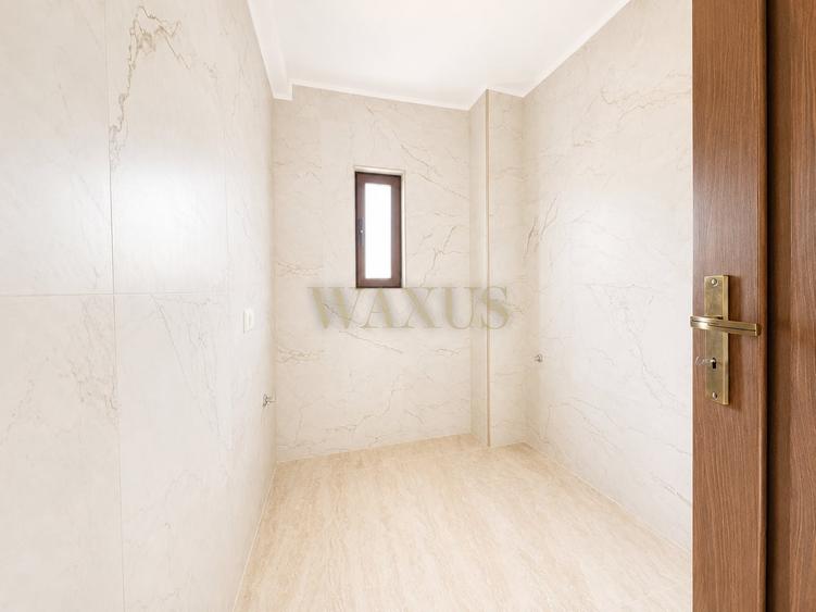 Casă individuală cu 4 camere cu Canalizare în Luna de Sus