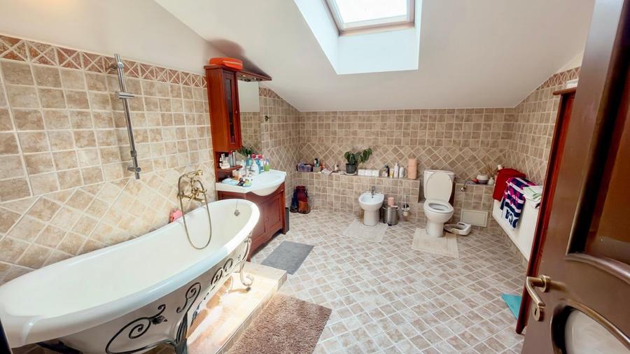 Casă individuală cu 6 camere cu Canalizare în Exterior Nord