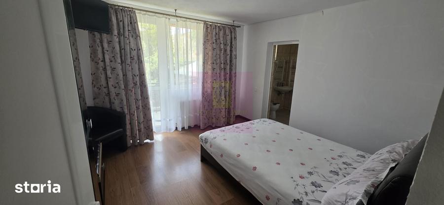 Casă cu 9 camere cu Teren 400 Mp în Zamora
