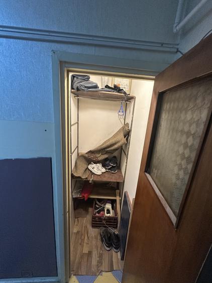 Apartament cu 3 camere semidecomandat în Berceni