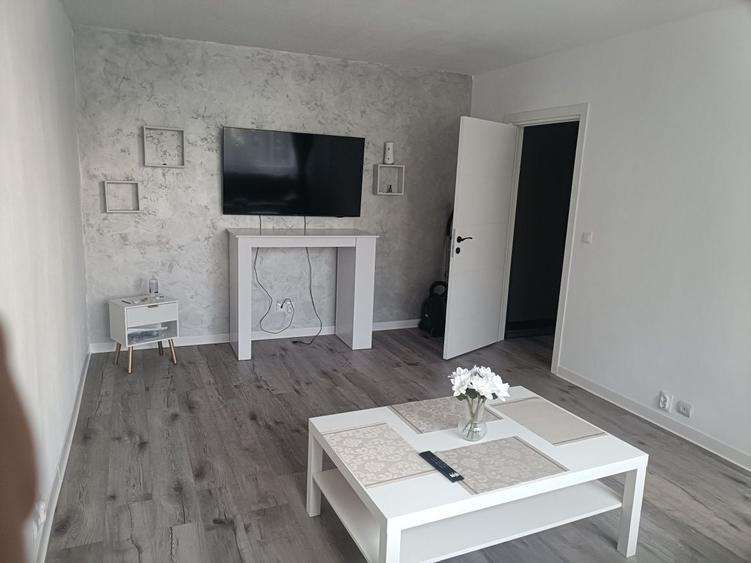 Apartament cu 2 camere decomandat în Titan