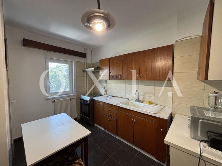 Apartament cu 2 camere semidecomandat, mobilat în Soarelui