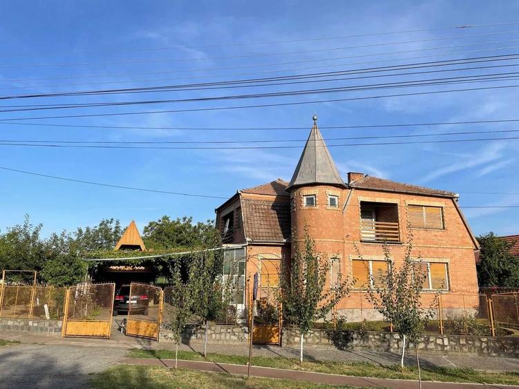 Casă cu 4 camere în Central