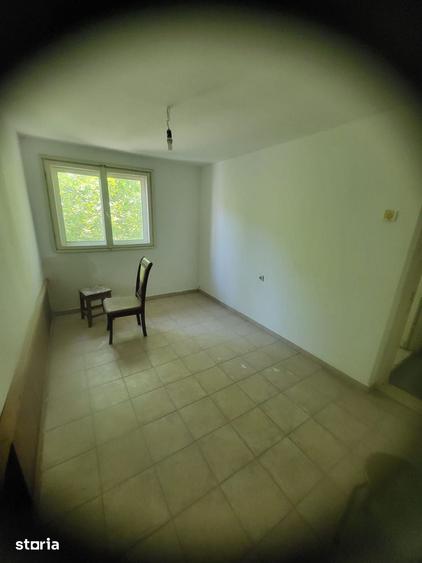 Casă cu 7 camere decomandat cu Teren 117 Mp în Ultracentral