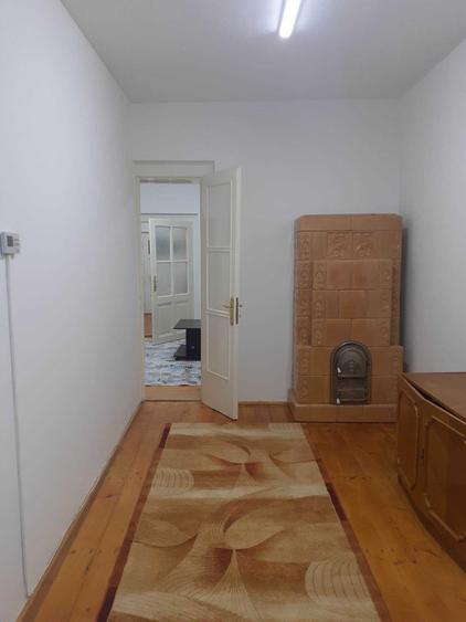 Casă cu 3 camere în Central