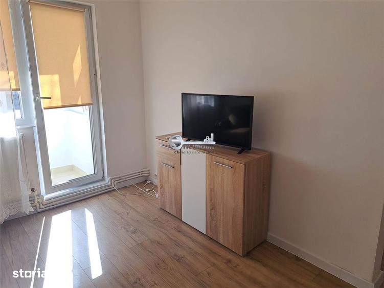 Apartament cu 2 camere semidecomandat în Podul de Piatră