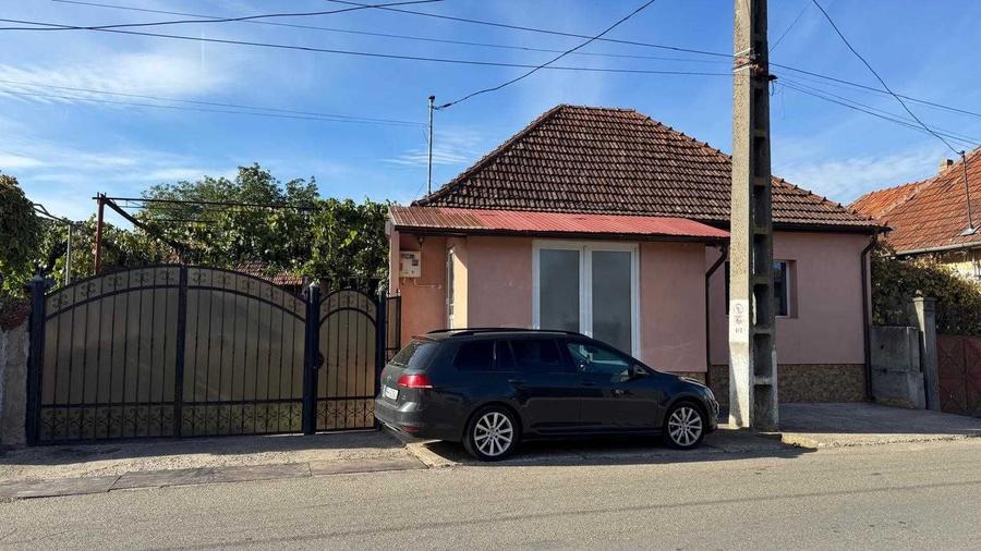 Casă cu 4 camere în Vadu Crișului
