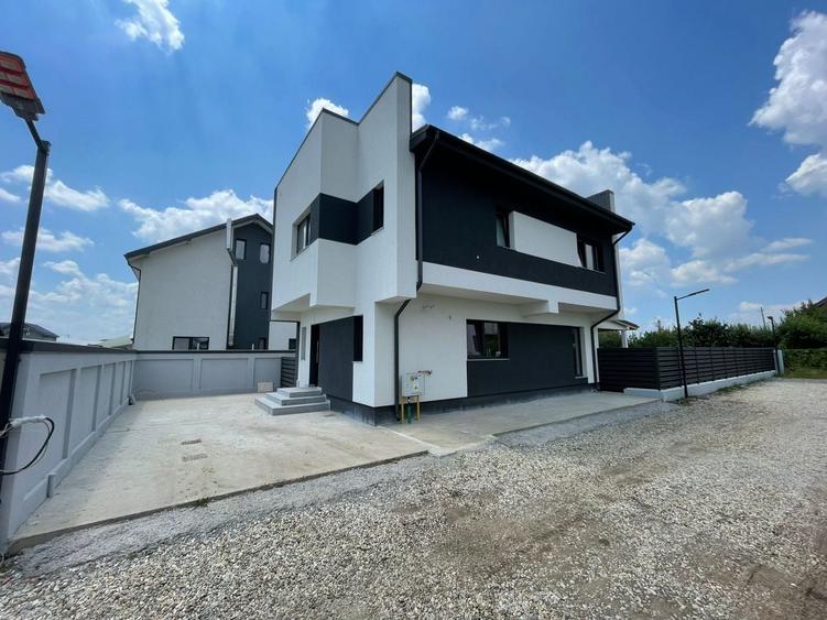 Casă individuală cu 4 camere cu Canalizare în Central