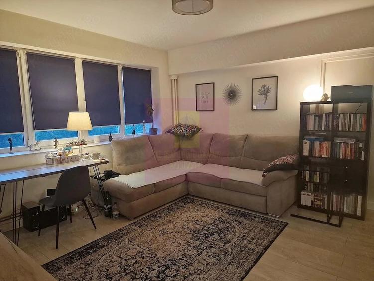 Apartament cu 3 camere semidecomandat în 1 Mai