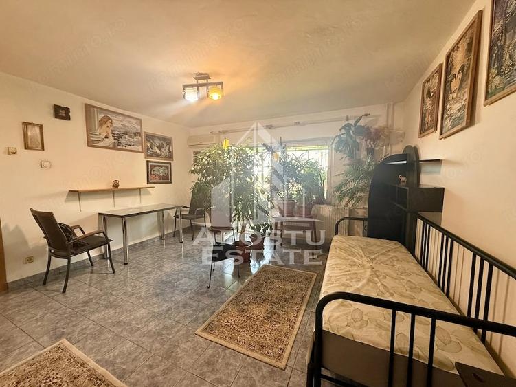Garsonieră decomandată în Fabric