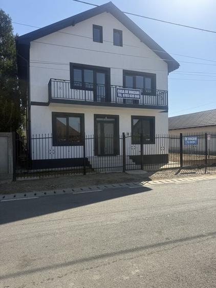 Casă cu 3 camere în Lumina