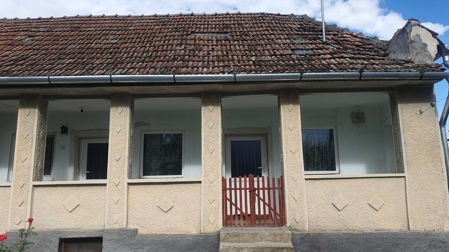 Casă individuală cu 3 camere cu Canalizare în Lopadea Veche