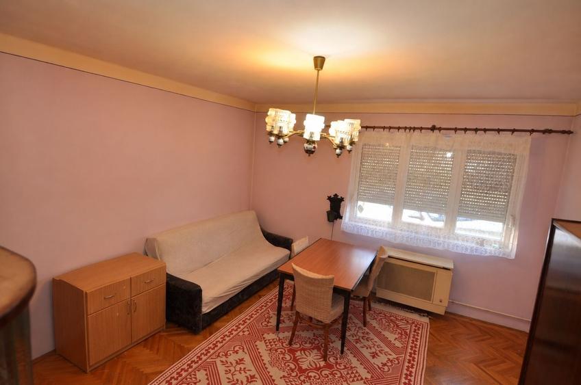 Apartament cu 3 camere decomandat în Exterior Vest
