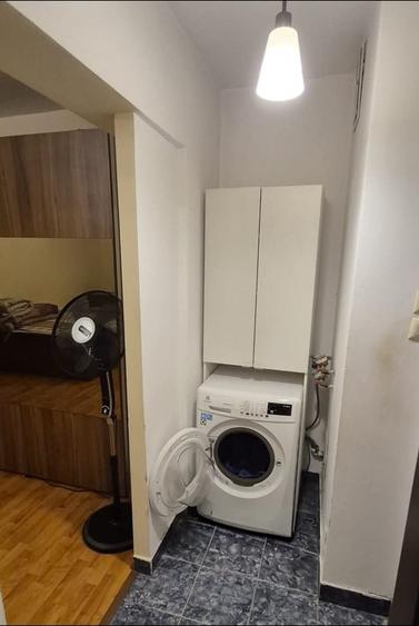 Apartament cu 3 camere semidecomandat în 1 Decembrie 1918