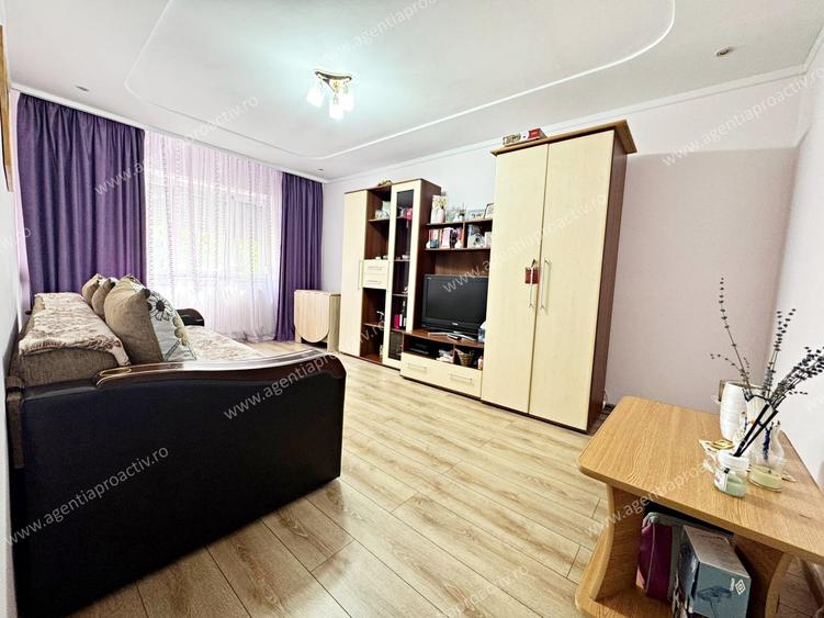 Apartament cu 2 camere decomandat în Micro 21