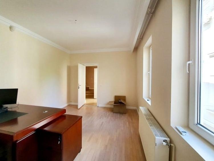 Casă cu 6 camere cu Garaj în Dorobanți