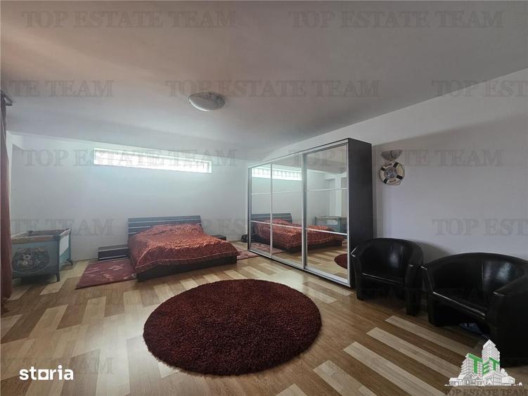 Casă cu 7 camere cu Teren 365 Mp în Km 4