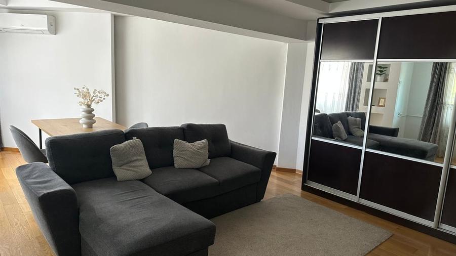 Apartament cu 3 camere decomandat în 13 Septembrie