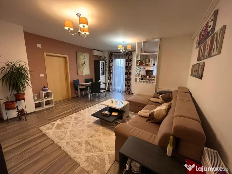 Apartament cu 2 camere semidecomandat, mobilat în Aradului