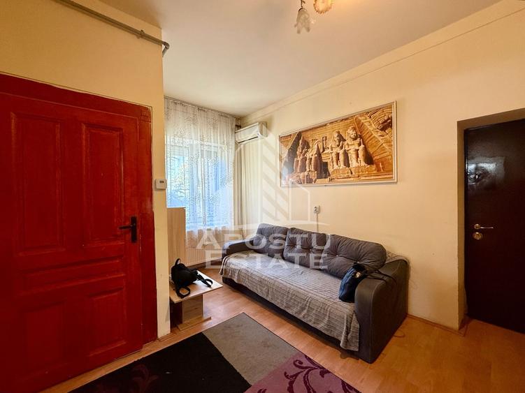 Apartament cu 2 camere semidecomandat, mobilat în Take Ionescu