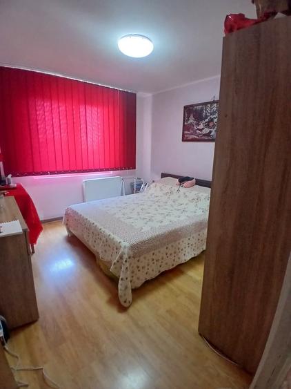Apartament cu 3 camere decomandat în Apărătorii Patriei