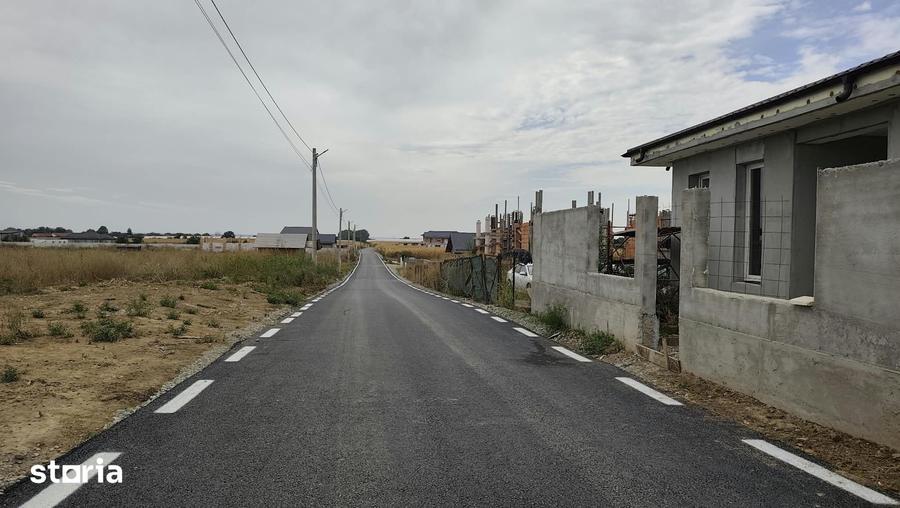 Teren de 333 mp, în Vărăști