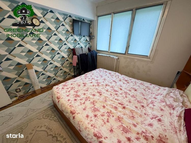 Apartament cu 3 camere în Podu Roș