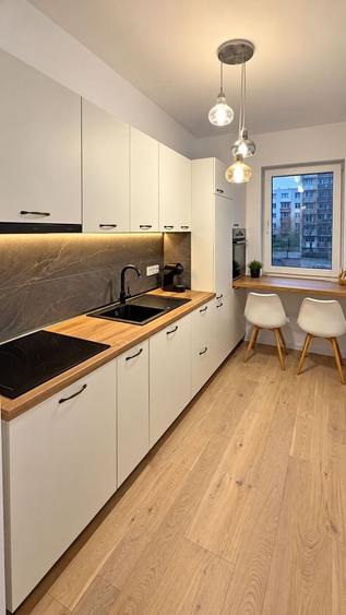 Apartament cu 3 camere semidecomandat, mobilat în Central