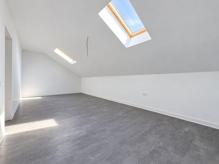 Duplex cu 5 camere cu Canalizare în Aradului