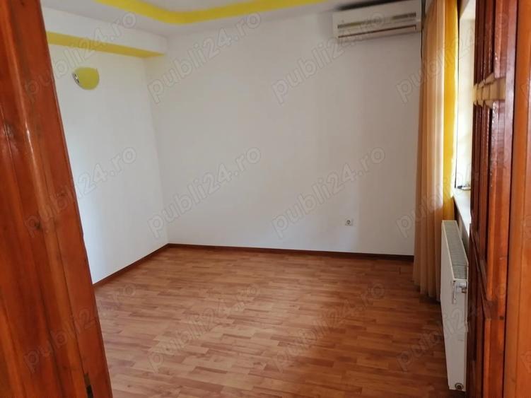 Spațiu comercial, de 300 mp, în Ultracentral