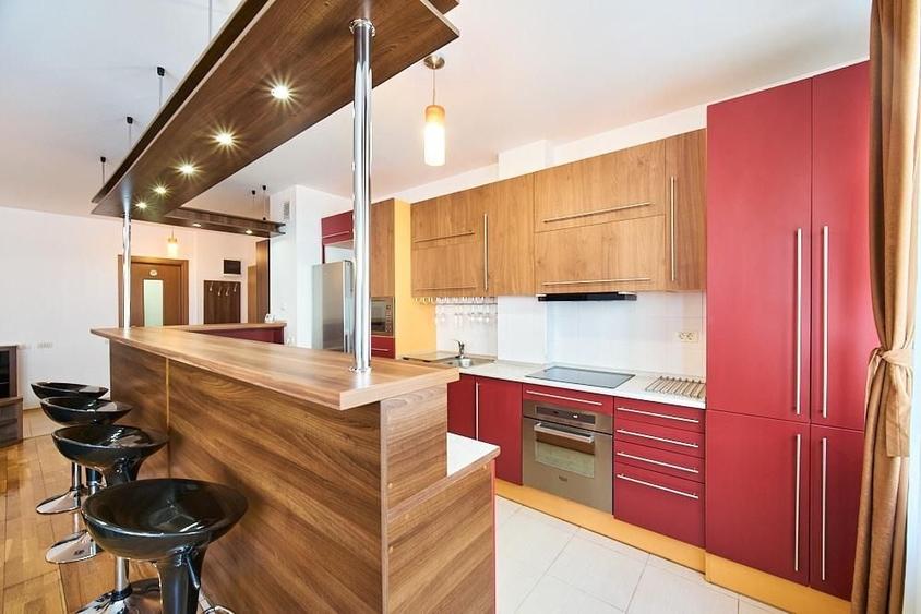 Apartament cu 3 camere, mobilat în Unirii