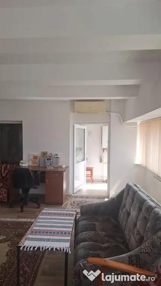 Apartament cu 3 camere decomandat în Obcini