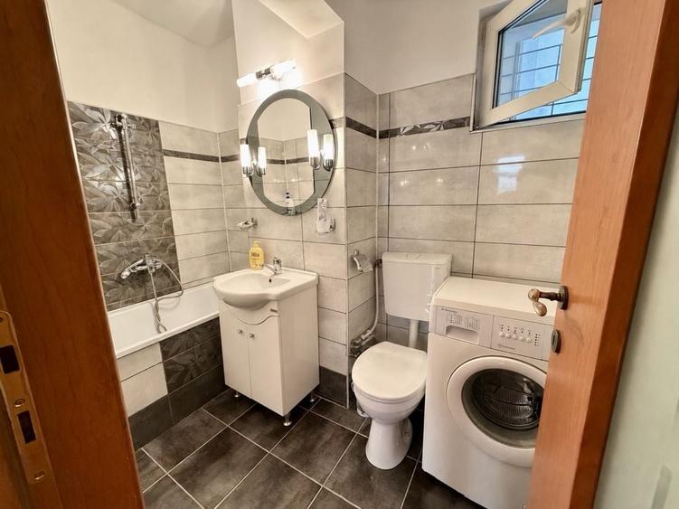 Apartament cu 3 camere decomandat în Ceair