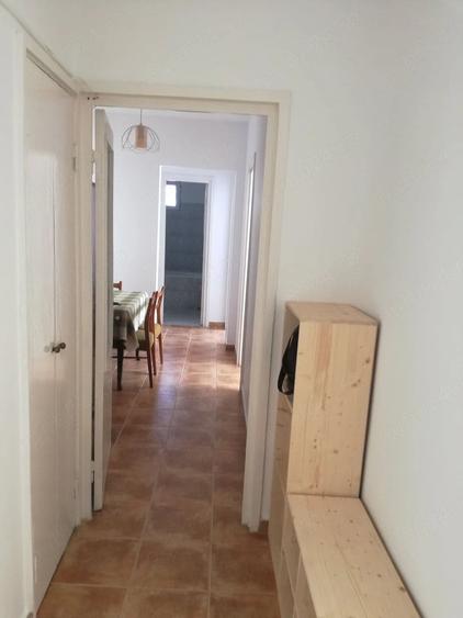 Apartament cu 3 camere decomandat în Podu Roș